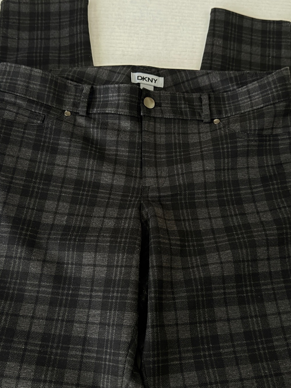 DKNY Black and Gray Plaid Ankle Pants Stretch Back Pockets Women's Size 8